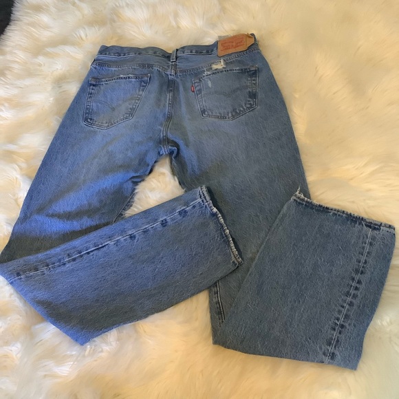 Levi's 501 Denim Blue Men Jeans Distressed/Destroyed 34x34 Straight Button Fly - Picture 9 of 16